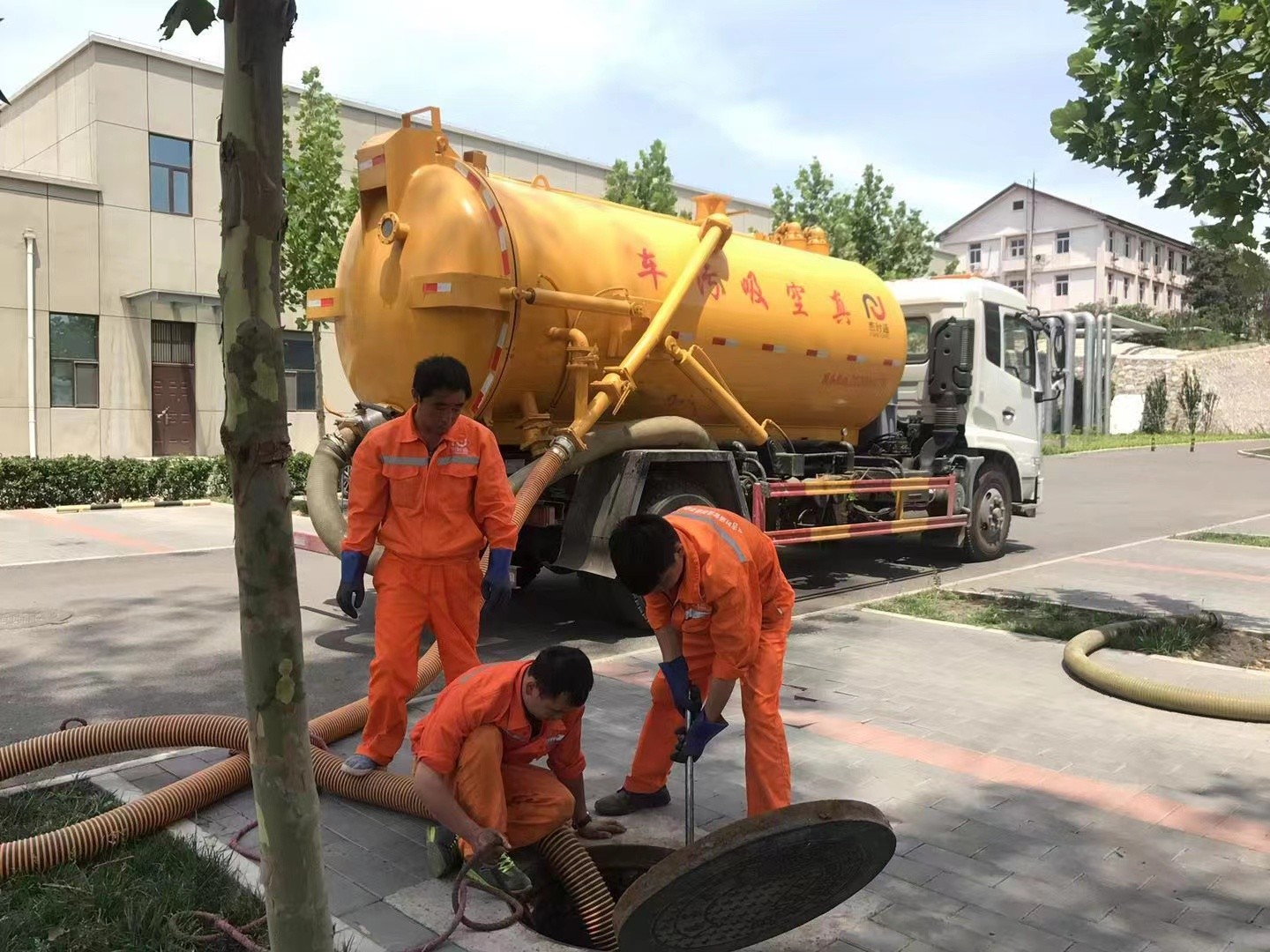 永济化粪池清理与5-8吨吸粪车施工效率分析